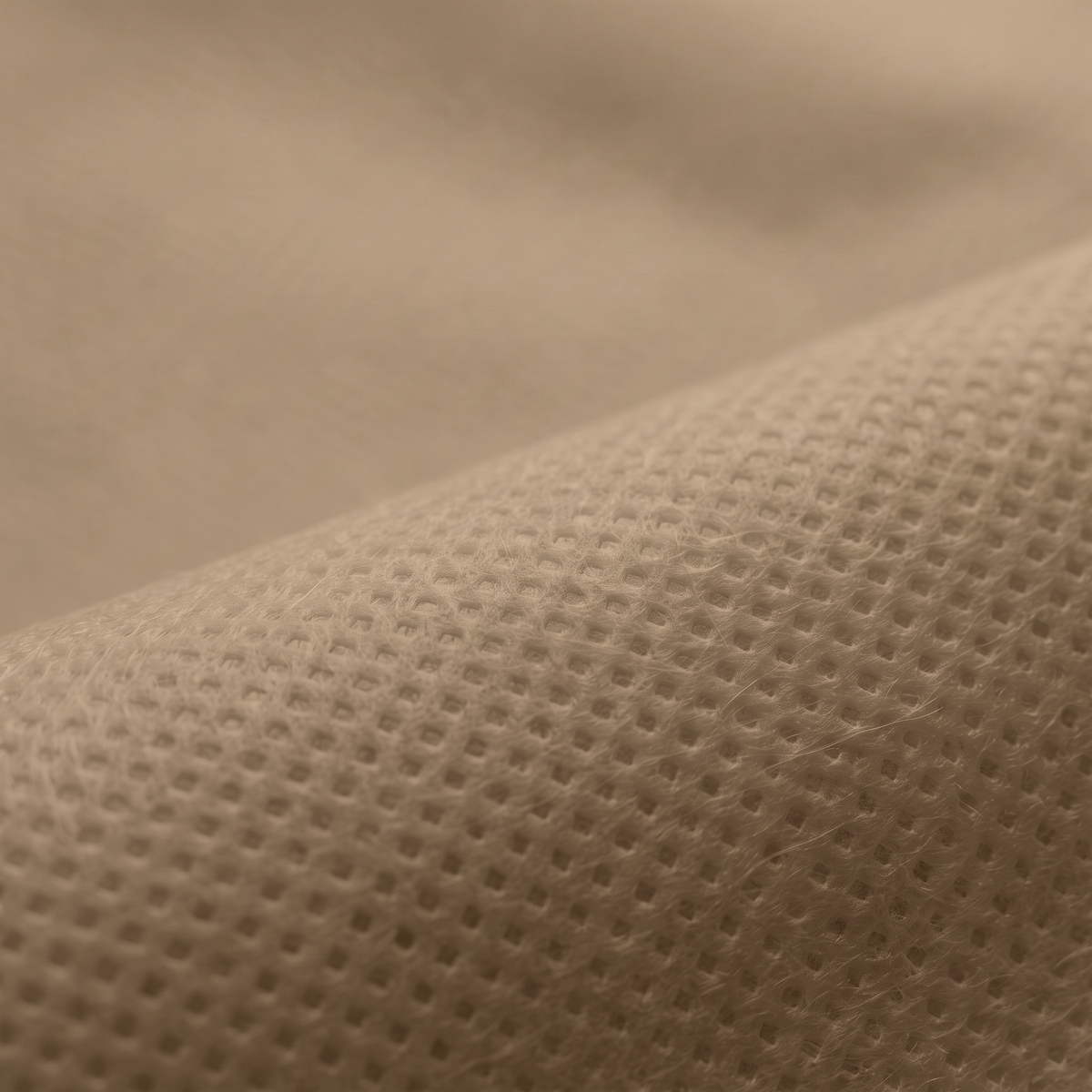 Ύφασμα NON WOVEN 70gr σε καφέ, διαθέσιμο σε πλάτος 160cm, για επενδύσεις και διακοσμητικές εφαρμογές.