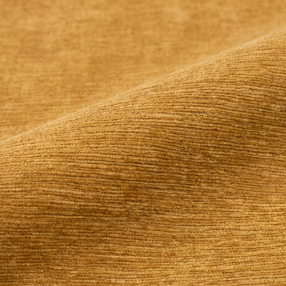 MONACO fabric 140 cm — Ύφασμα MONACO-73 σε απαλή κυματιστή πτυχή, ώχρα με λεπτές οριζόντιες νεράδες.